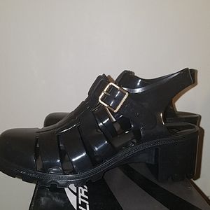 NWOT Black platform sandals